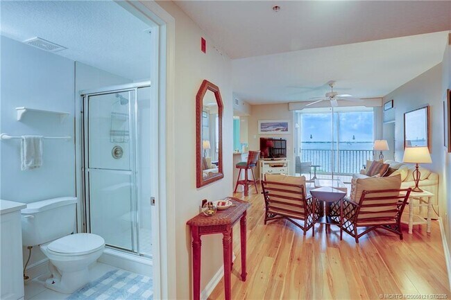 Building Photo - 5750 NE Island Cove Way