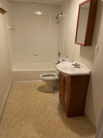 Building Photo - 117A Hawthorne St