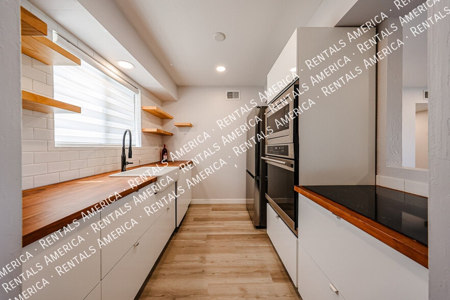 Building Photo - 4630 N 68th St