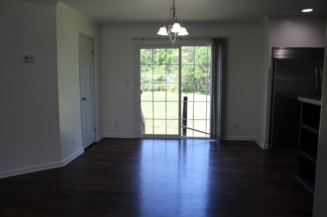 Building Photo - 110 Fisher Dr