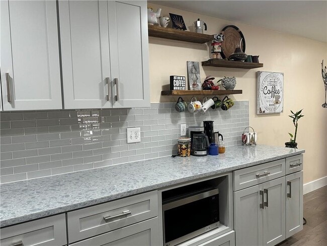 Building Photo - 351 New London Ave