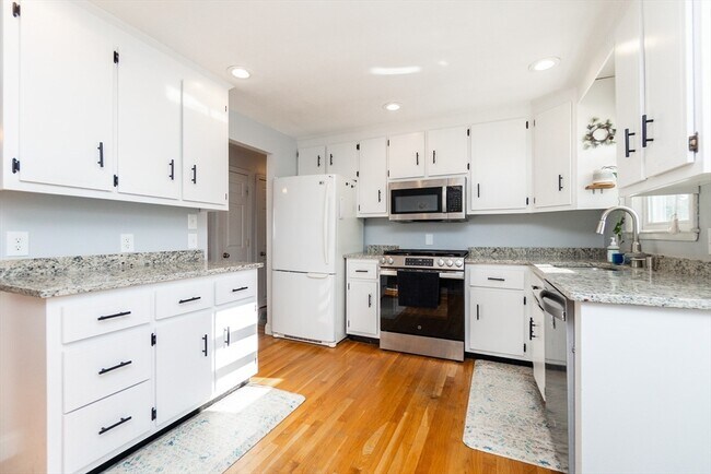 Building Photo - 73 Winfield St