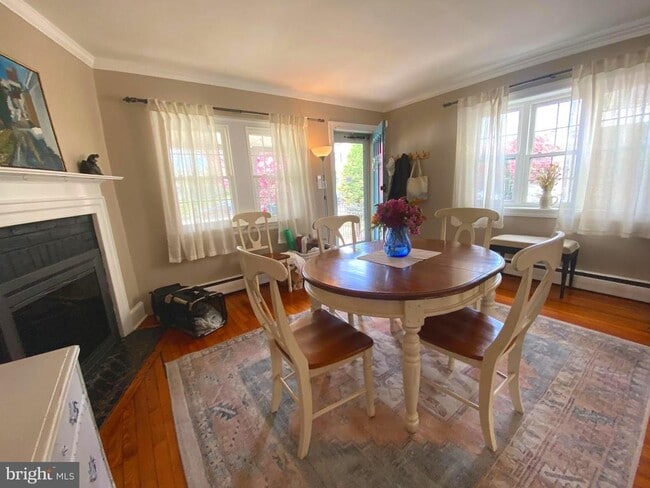 Building Photo - 20 E Abington Ave