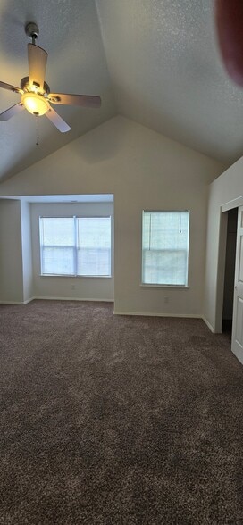 Building Photo - 18558 SW Takena Ct