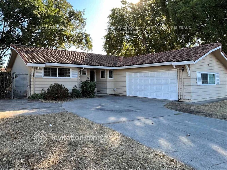 Building Photo - 640 W El Camino Ave