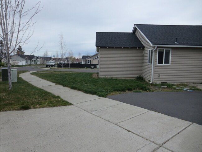 Building Photo - 63162 de Haviland St