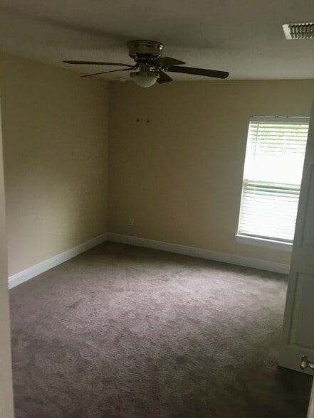 2nd Bedromm - 810 E Gottsche Ave
