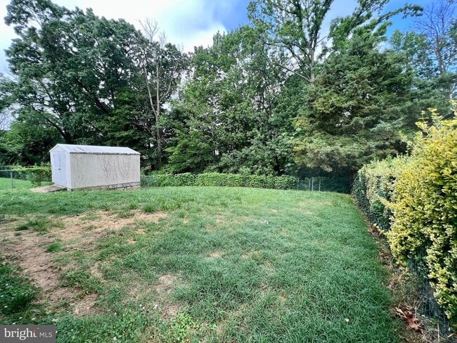 Building Photo - 205 Dumont Rd