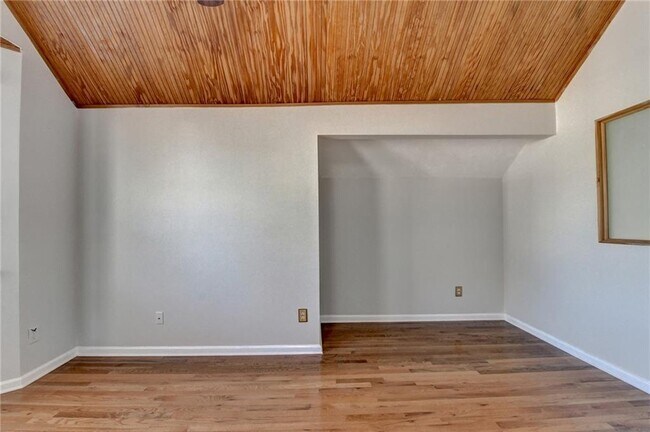 Building Photo - 1112 Ashbury Dr