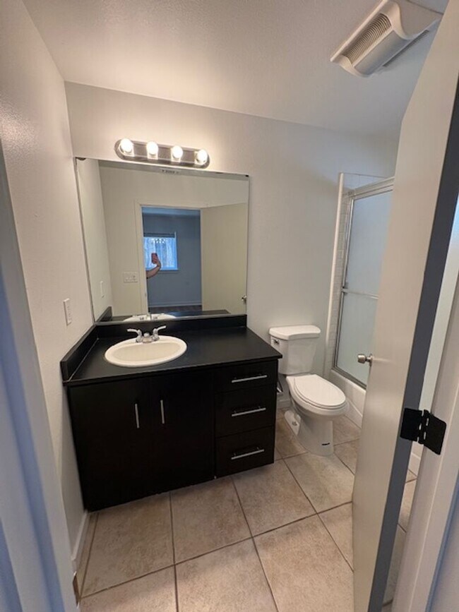 Building Photo - 1861 McCollum-San Luis Obispo