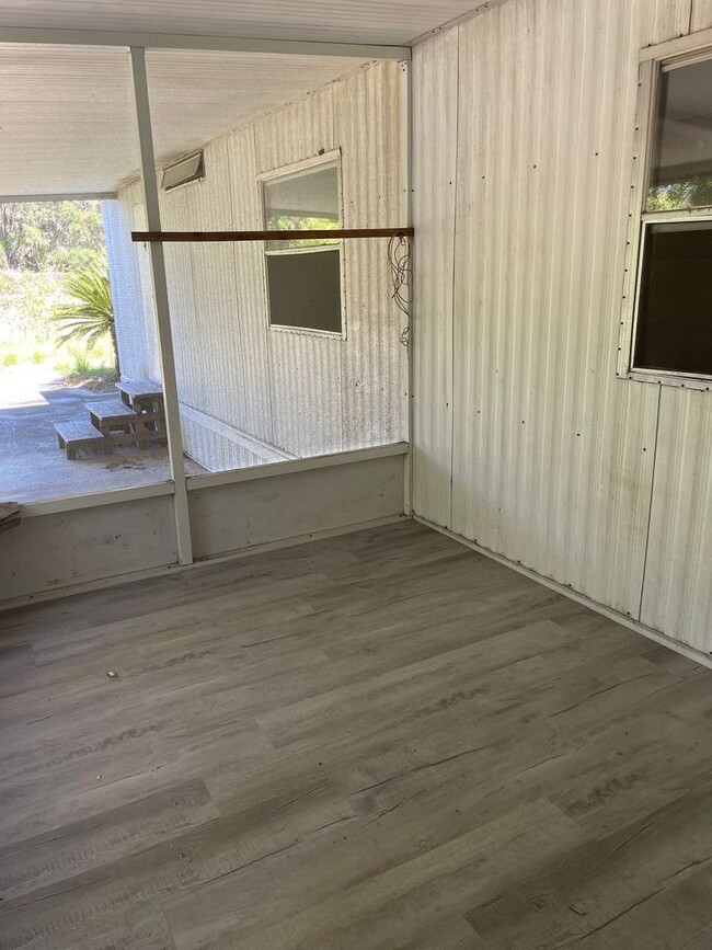 Building Photo - 3bed/2bath mobile home with private gate, ...