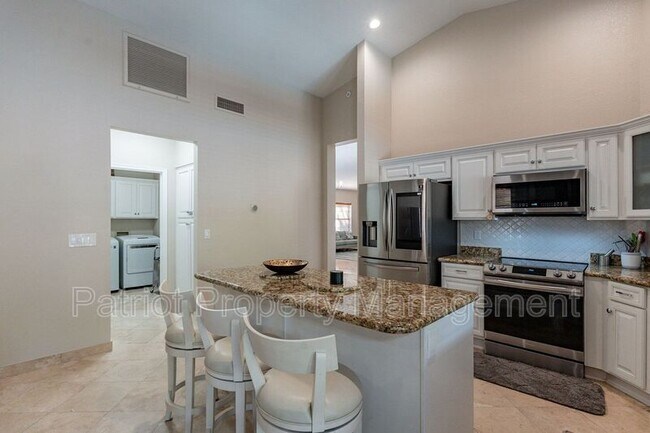 Building Photo - 9910 E Sutton Dr