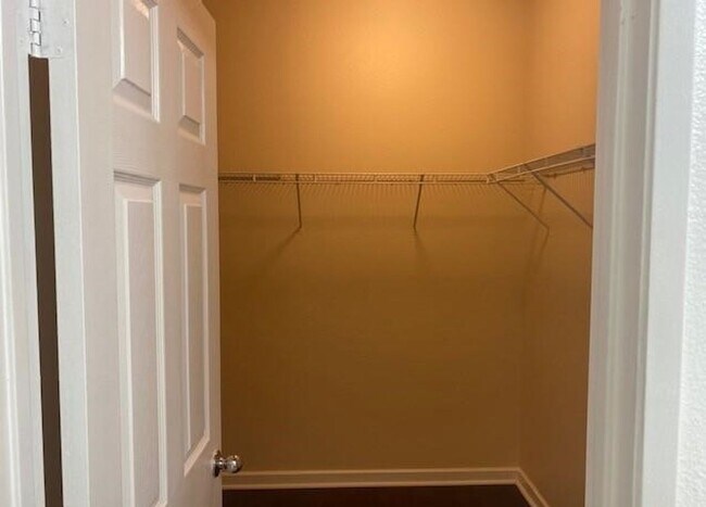 Building Photo - CLEAN ~ TURNKEY ~ SINGLE STORY ~ 4 BEDROOM / 2 BATH