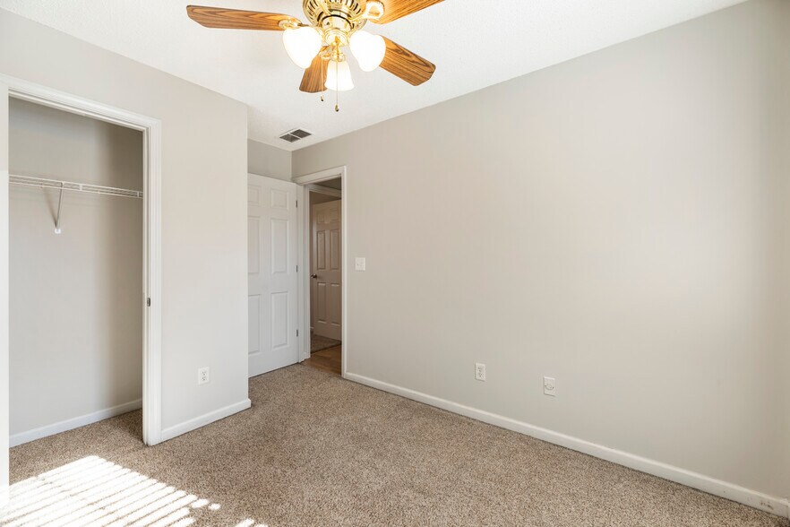 Building Photo - 6605 Overton Cir
