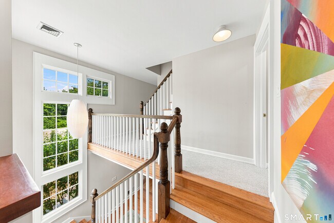 Building Photo - 11 Belaire Dr
