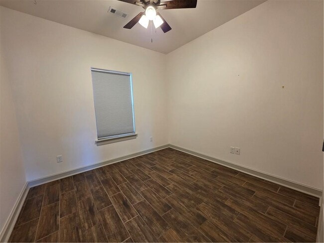 Building Photo - 8 Horncastle Dr