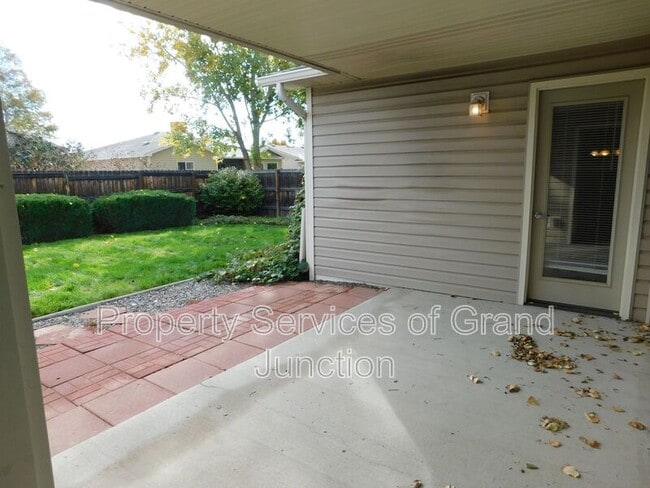 Building Photo - 428 Jornada St