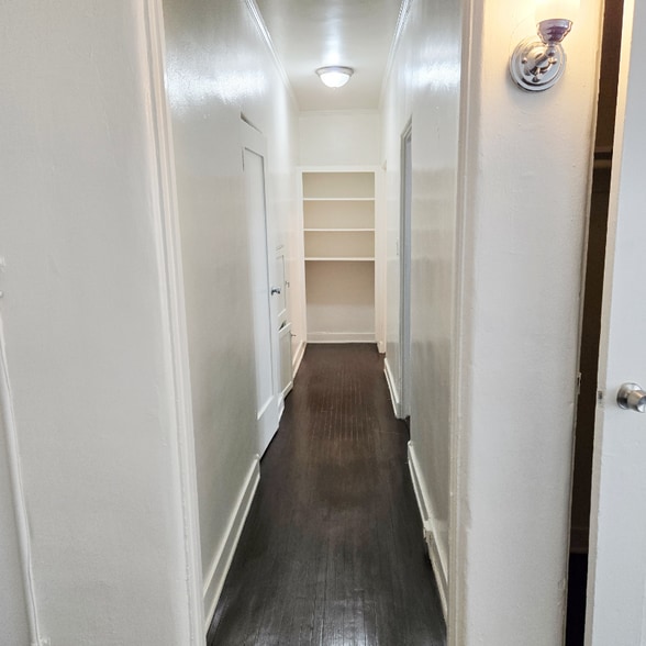 Building Photo - 636 N Plymouth Blvd