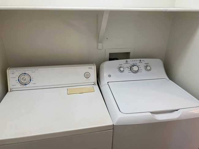 Building Photo - 8305 Aspenbrook Ave