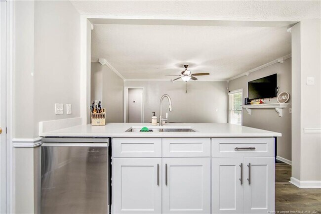 Building Photo - 2713 Leabrook Dr