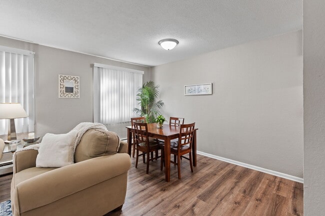 Building Photo - Granite Ridge