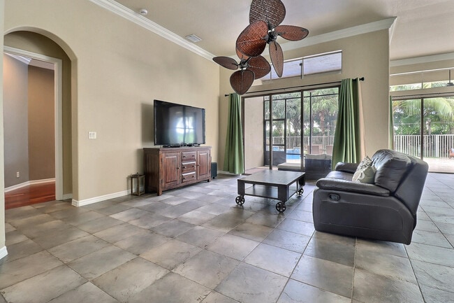 Building Photo - 1289 Beacon Cir