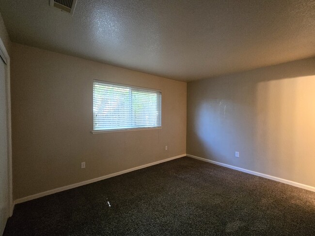 Building Photo - Beautiful 2 bedroom 2 bathroom condo in Or...