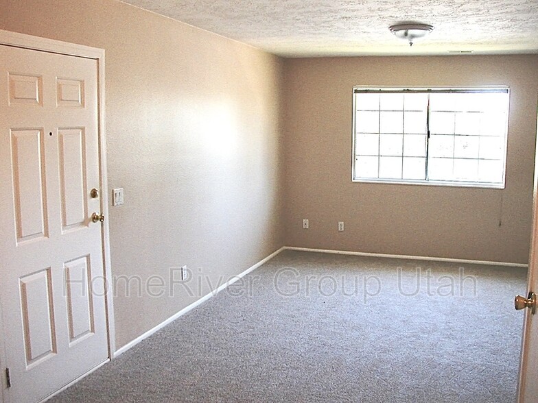 Building Photo - 98 E 600 S