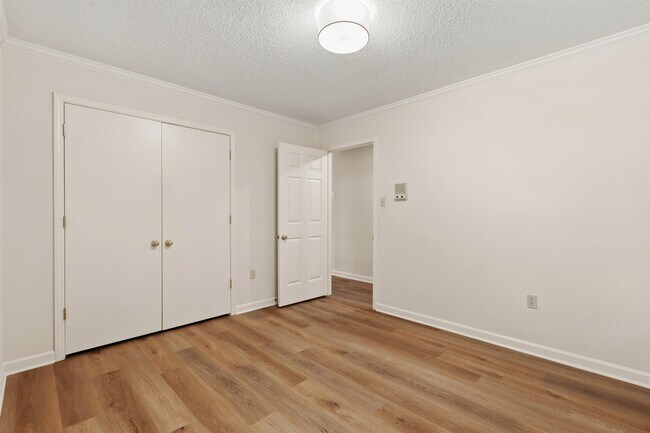 Building Photo - 8604 Sandpoint Dr