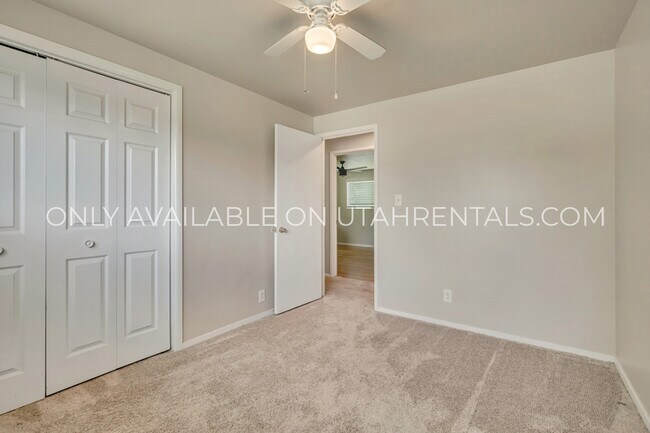 Building Photo - 786 E 350 N