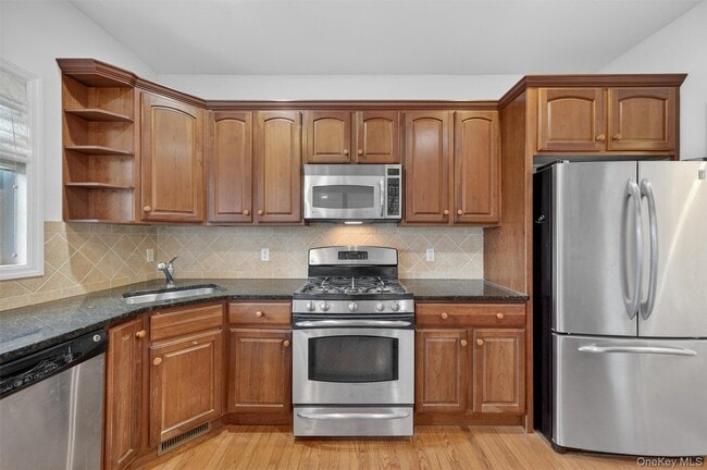 Building Photo - 5 Clearwater Ct