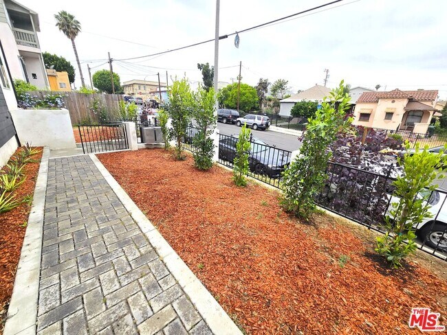 Building Photo - 2516 Malabar St