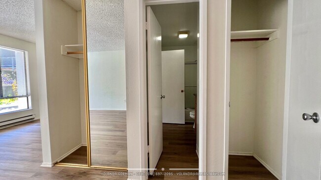 Building Photo - Sweet 2nd floor  studio condo at resort-like Watergate by the Bay in Emeryville!