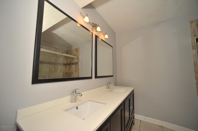 Building Photo - 2100 Forest Knoll Dr NE