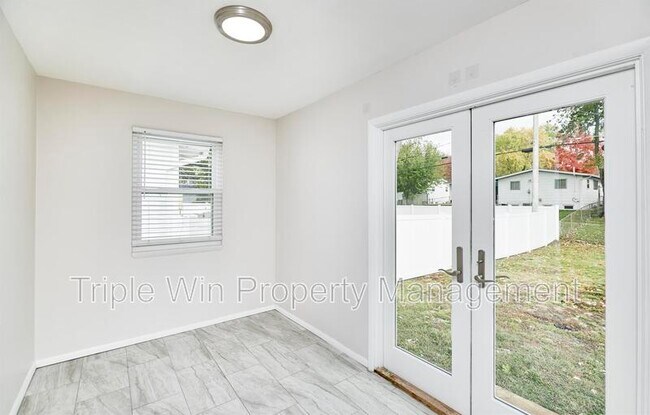 Building Photo - 803 Holiday Ave