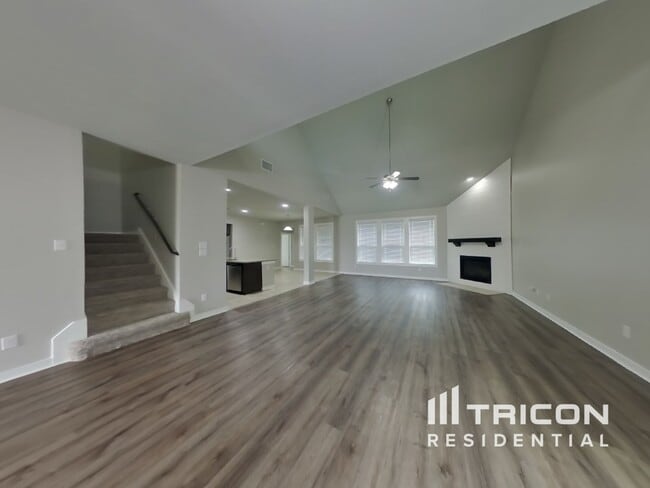 Building Photo - 1620 Village Creek Dr