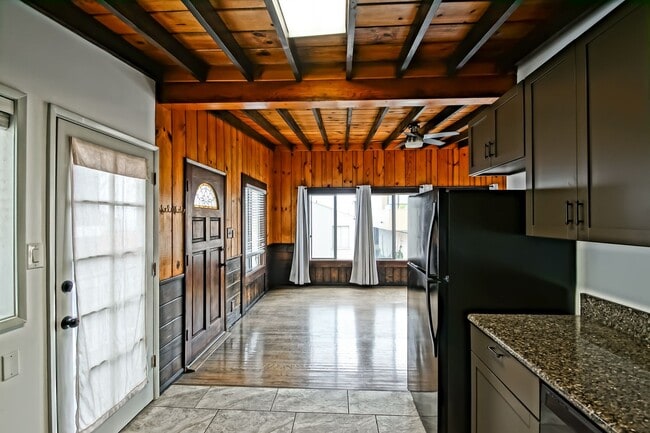 Building Photo - 1 HOUSE FROM BEACH! CHARMING, DETACHED UNIT W/ OCEAN VIEWS & 1-CAR GARAGE IN WALKSTREET TRIPLEX!
