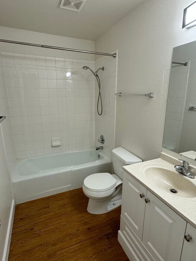 Building Photo - Creekside Views in this Stunning 2 Bedroom!