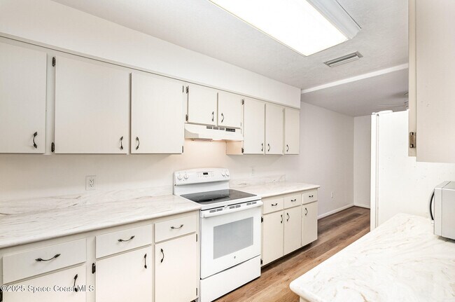 Building Photo - 3549 Muirfield Dr