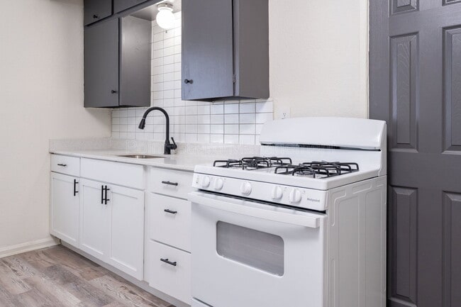 Building Photo - 1325 W Dora St