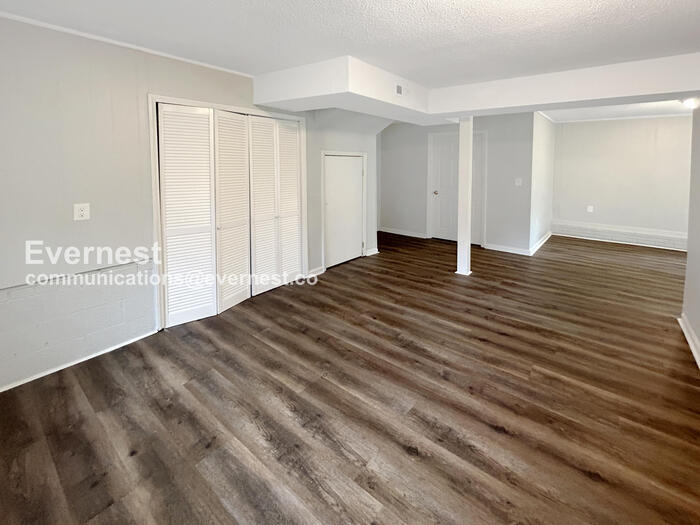 Building Photo - 542 Newcastle Rd