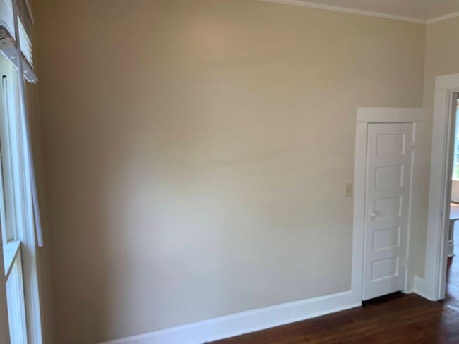 Building Photo - 2 Bedroom Unit in Triplex Near Downtown and Campus