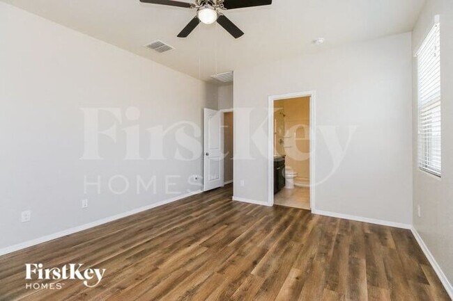 Building Photo - 11534 E Cliffrose Ln