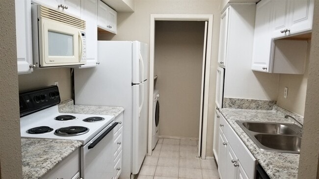 Building Photo - 6602 Harbor Town Dr