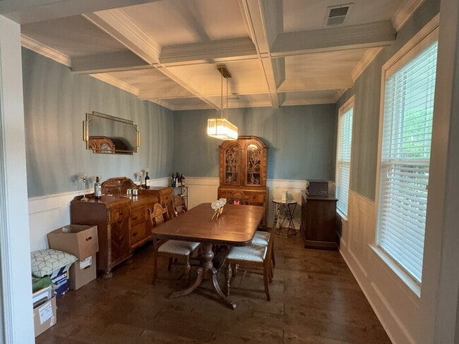 Building Photo - 302 Pond Hill Ct