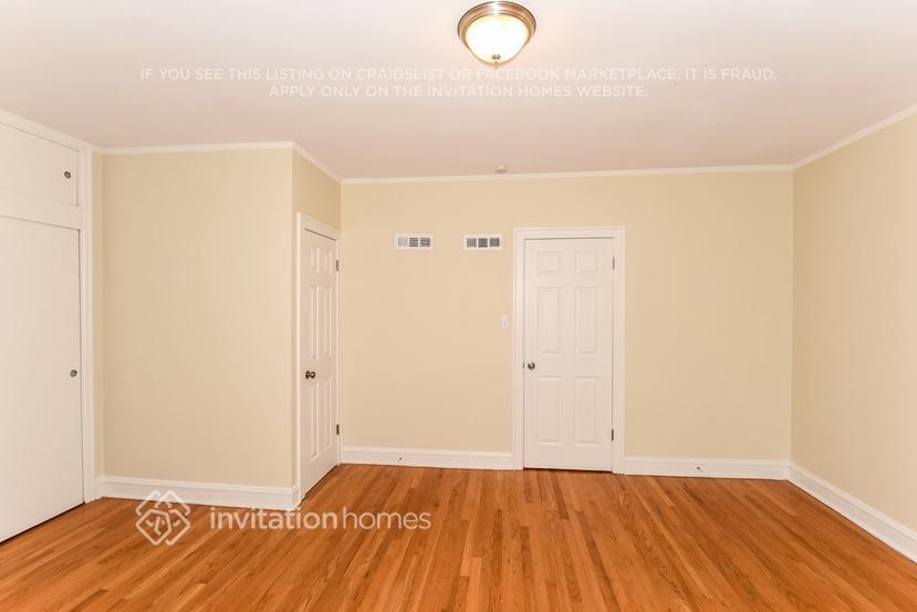 Building Photo - 9201 S Claremont Ave
