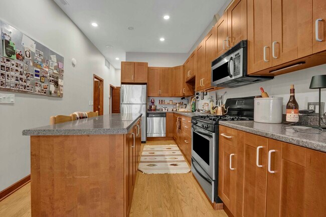 Building Photo - 1111 N Mozart St
