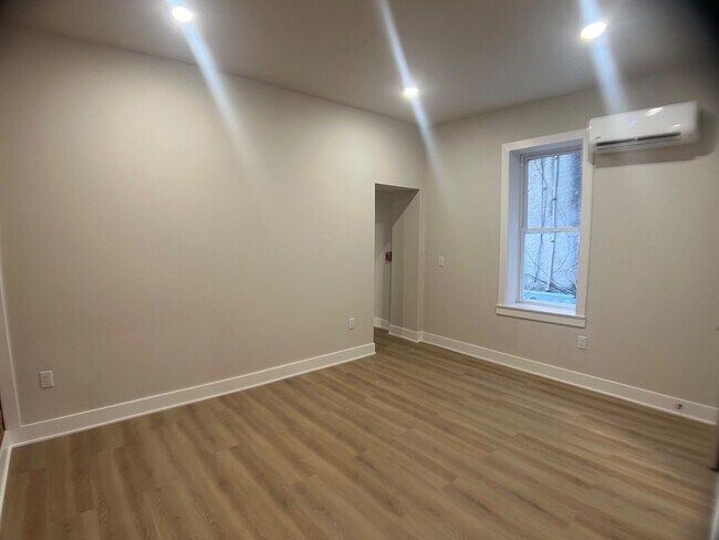 Building Photo - 121 W Sharpnack St