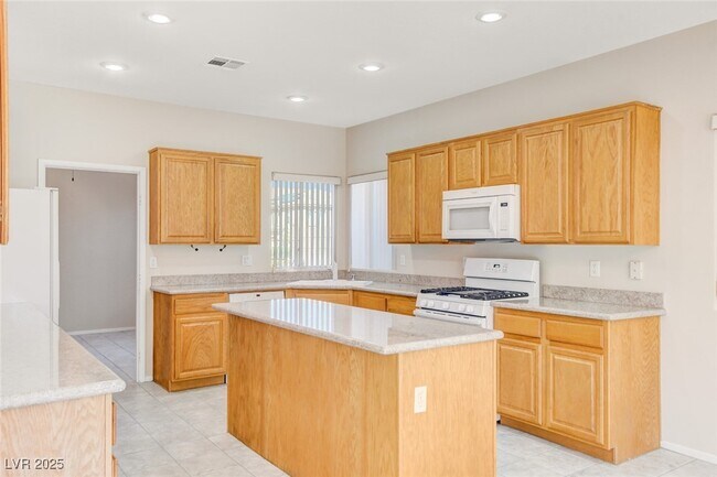 Building Photo - 8325 Jo Marcy Dr