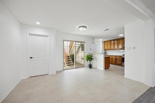 Building Photo - 318 W Fair Harbor Ln